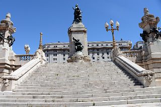 10 Monument to the Two Congresses Side View Congressiomal Plaza Buenos Aires.jpg